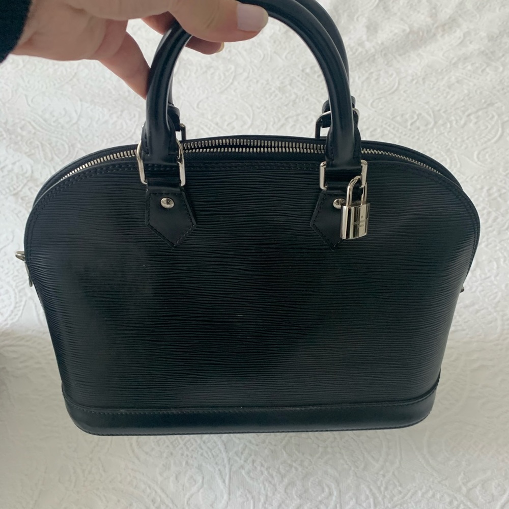 Lv Bag. Pristine Condition. - image 1
